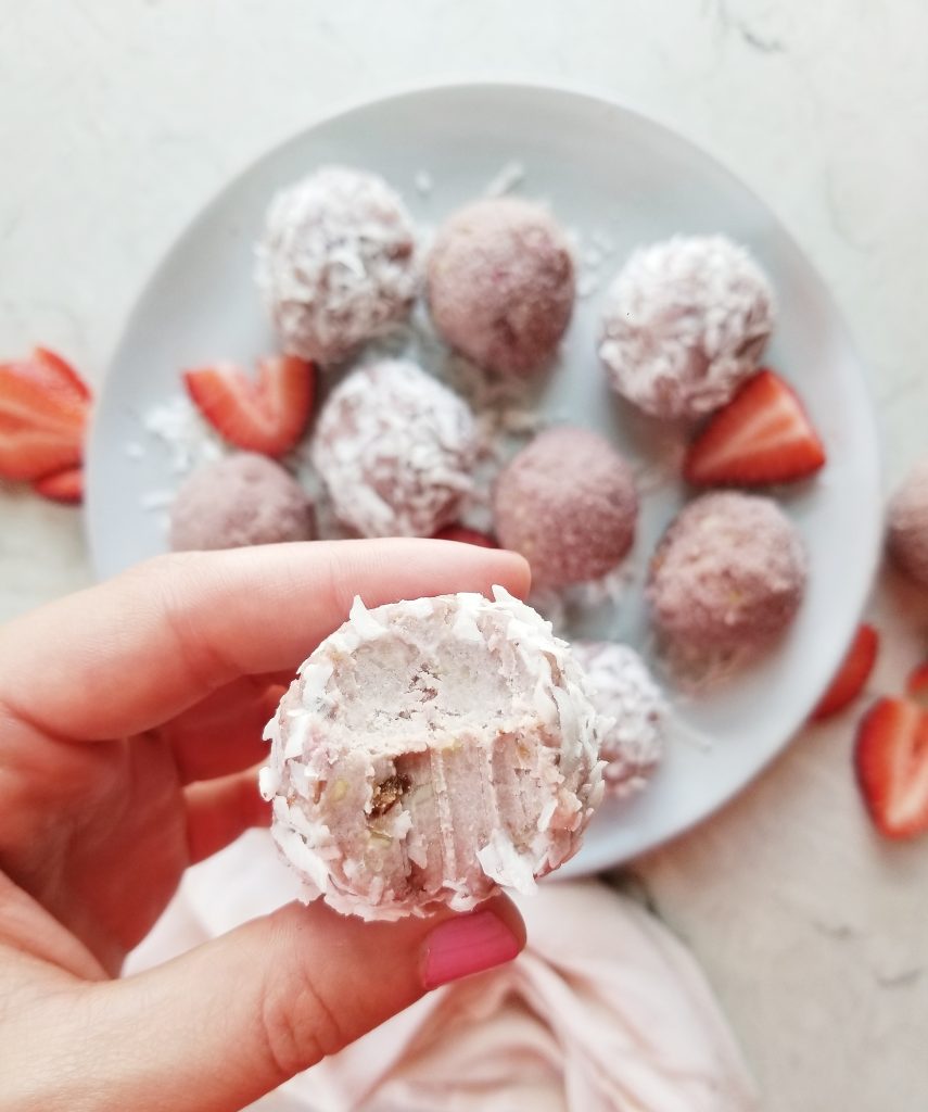 healthy strawberry cheesecake bites