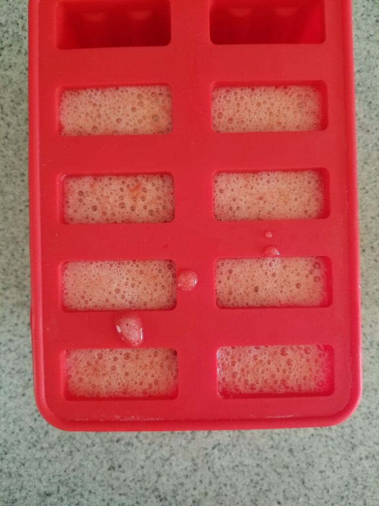 healthy strawberry popsicles before freezing 